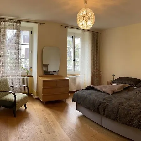 Petit Au Rez Apartment